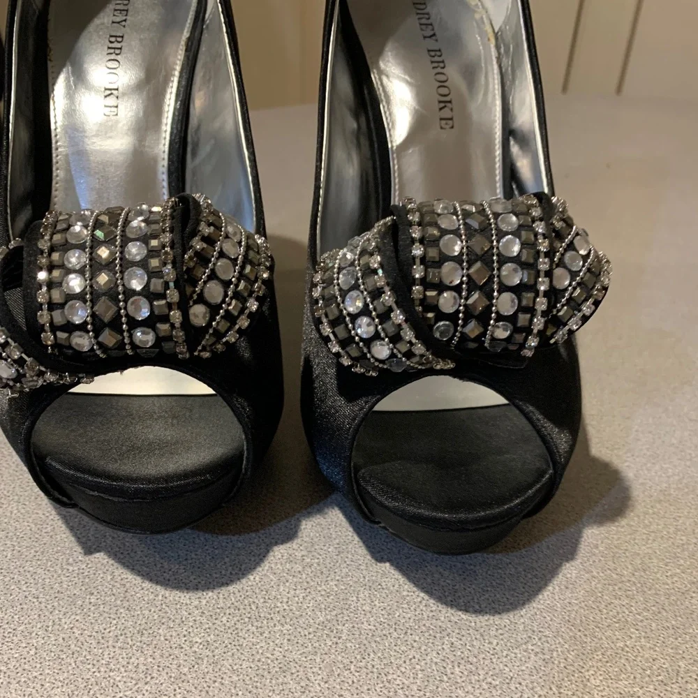 Audrey Brooke Black Embellished Satin Platform Pumps sz 8.5